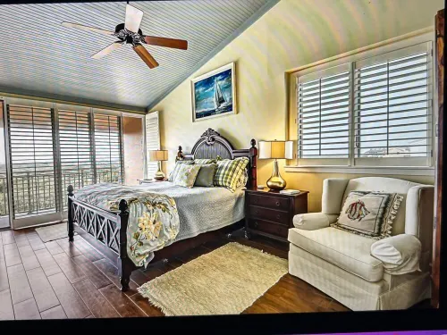 Oceanfront Penthouse Views,Elegant Natural Finishes,WiFi, 5 TV's, 4Bed, 3Bath