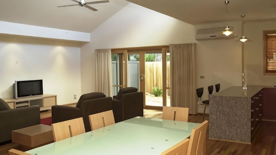 The Lakes Apartments