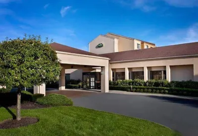 Courtyard Fishkill Hotels near Dollar Tree
