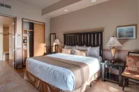 Beach Front! Fantastic Views. 2nd floor 2 bed/2 bath at Las Palomas Phase 2. โรงแรมใน