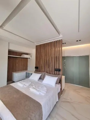 Leonidas Studios & Apartments