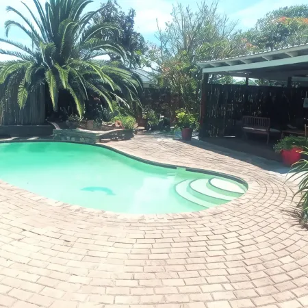 Port Elizabeth Guest House Отели рядом с достопримечательностью «Пивоварня Dockside»