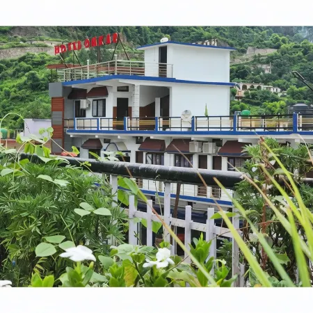 Hotel Omkaar & Restaurant Chinyalisaur