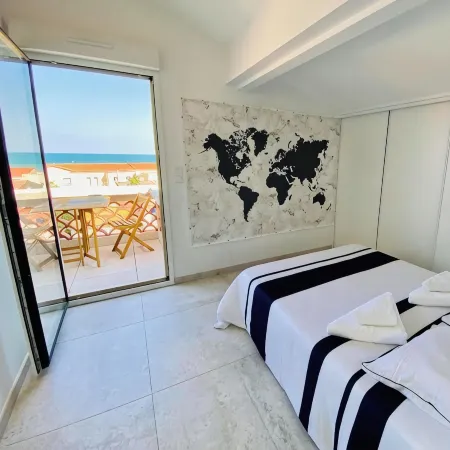 Magnificent villa facing the sea for 18 people