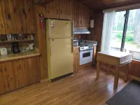 Sandy Lake Retreat Charming 2-bedroom cabin with WiFi, AC steps from the lake! - Hytter