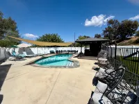 Luxury•PickleBall•Golf•Pool•HotTub•Grill•Arcades•6 TV’s•Playground• .5 Acre - Villas