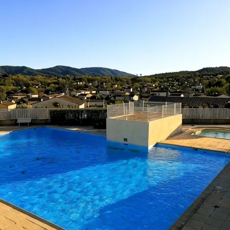 House with beautiful pool on the Côte d'Azur Отели в г. Коголен