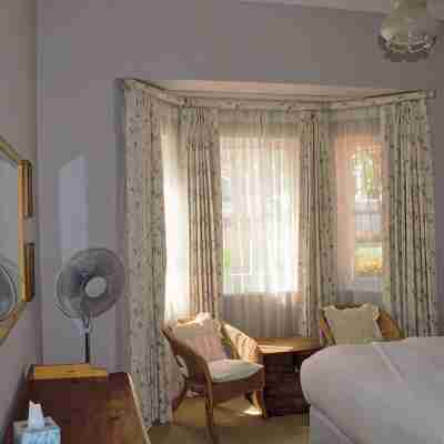 Quaint family home close to Tram terminal Rooms