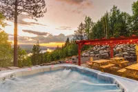 Sleeps 20-Lake Views-Ski-Golf-Game Room-Arcades-Sauna-Jacuzzi-Playground-Firepit