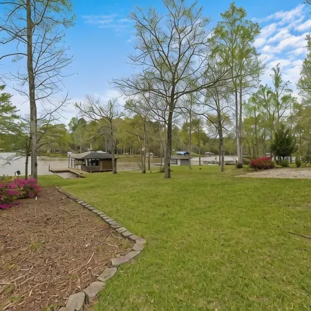 Lakeside Bungalow, Sleeps 12, Private Dock + More!