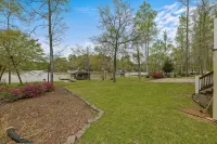 Lakeside Bungalow, Sleeps 12, Private Dock + More!
