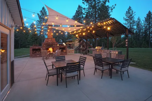Perfect for corporate retreats, family reunions. Near Silverwood. Sleeps 38!