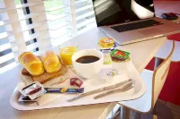Premiere Classe Marseille Est - la Valentine - فطور
