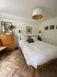 Stunning cottage, 3-beds, 2-baths, 2 sitting rooms. Fenced garden, dogs welcome.