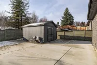 Modern New 3Br Family Home Near University of Idaho