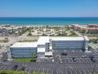 Salty Surfer Beach Getaway studio in New Smyrna Beach - 2-Star