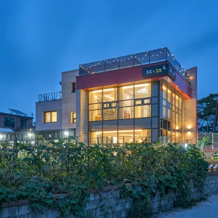 Daebudo DuMong DalGeum Pool Villa