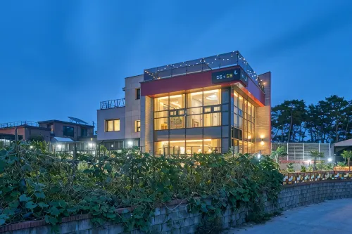 Daebudo DuMong DalGeum Pool Villa
