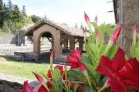 Loft with flowered courtyard in Val d'Orcia Radicofani