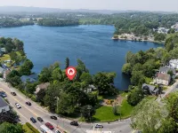 Spacious House on Sunset Lake 4 Br, 2 Baunit 2 on Top Floor ブレーンツリーのホテル