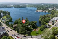 Spacious House on Sunset Lake 4 Br, 2 Baunit 2 on Top Floor