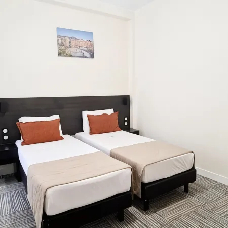 Evelia Hotels