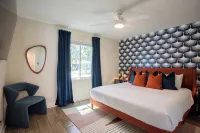 Weekday Spring Sale! Close to Downtown + Beaches! Sleeps 14 with a Pool - Private Pools