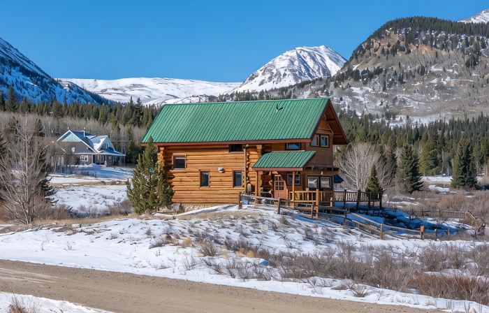 Stunning cabin on 4 acres of land near Breck, mountain views and on-site creek