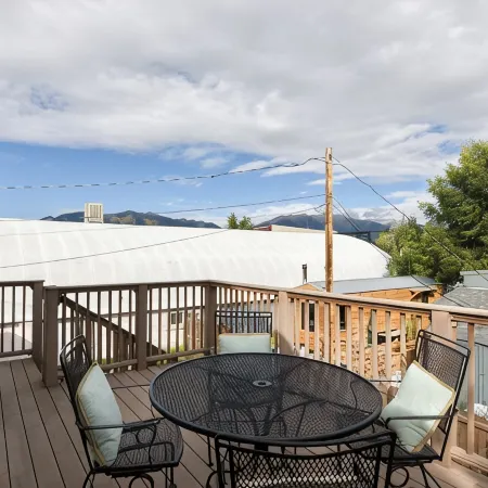Main Street Retreat-Upstairs-Pet Friendly-Large Deck! STR# 262
