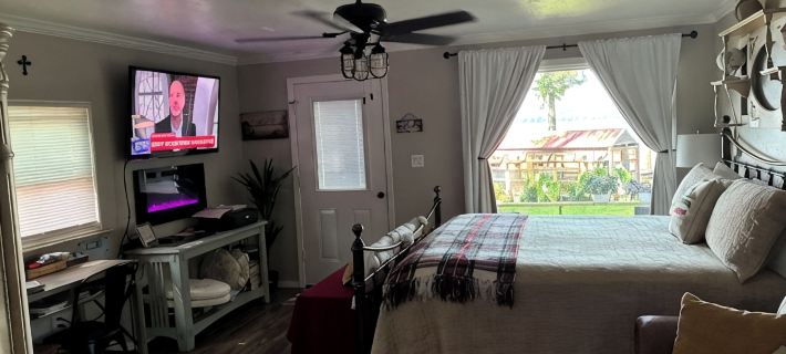 Small cabin right on the lake ! Hotels in Pope County