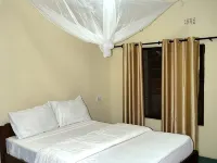 Royal South Luangwa Safaris Lodge Hotels in Mambwe