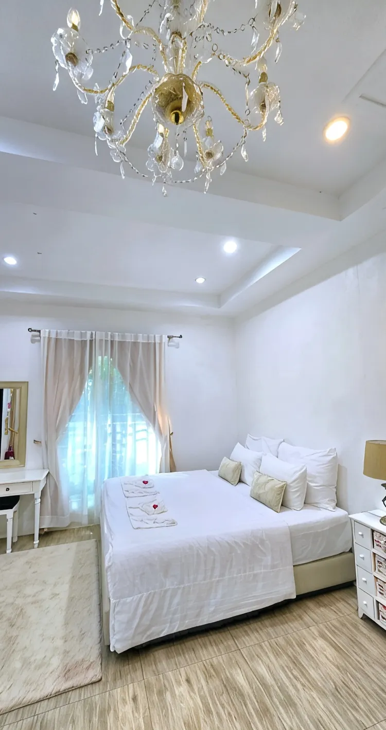 V5 ห้องพักมีระเบียงติดริมน้ำ ขนาด 2 ท่าน รวมอาหารเช้า