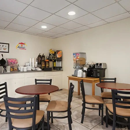 Super 8 by Wyndham Gainesville TX