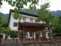 Qingchuan Yijia Xiaozhu Village Hotel