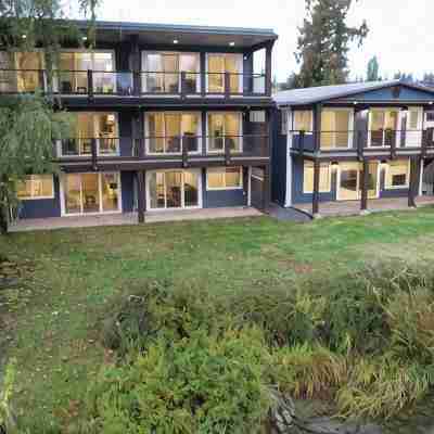 Chateau Riverside Hotel Exterior