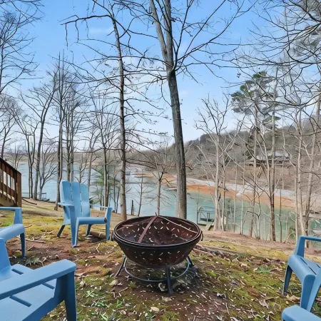 Lakefront Vacation Home, Covered Dock, Located in Big Creek