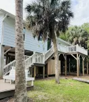 Treehouse Cottage Walk to Access 32, Whaley's & Bingo Boat Space + Beach Gear
