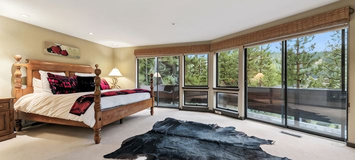 NEWLY REMODELED6 Bedrooms/3.5 Baths-Sleeps 14AWESOME VIEWS Hot Tub & Sauna Hotels in Olympic Valley