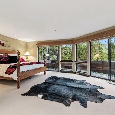 NEWLY REMODELED6 Bedrooms/3.5 Baths-Sleeps 14AWESOME VIEWS Hot Tub & Sauna