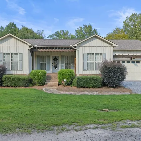 Lakefront Home on Smith Lake w/ Easy Water Access & Tritoon/Sea Doo Rental!