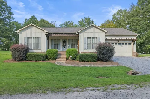 Lakefront Home on Smith Lake w/ Easy Water Access & Tritoon/Sea Doo Rental! - 4-Star