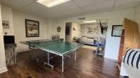 Pet friendly luxury lake view cottage fun themed Charming Beaver, New hot tub