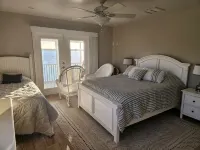 Large home on private penninsula with waterfront and views on three sides. Hotels in Bokeelia