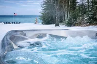Lake Huron Beachfront, Hot Tub, Kayaks, 10 minutes to Mackinaw City - Chalets