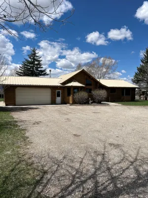 Charming 3-bedroom cabin in Victor only 25 miles from Jackson Hole, pet friendly