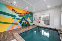 Private Pool/Air Hockey/Hot Tub/Theater Recliner/Near Dollywood and the Island - Private Pools