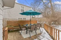 5 Mins to UND - Cozy 4BD w/ BBQ & Pool Table - 4-Star