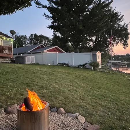 Cozy Lake Escape - Hot Tub, Sauna, Fire Pit, Kayak/Canoe & More