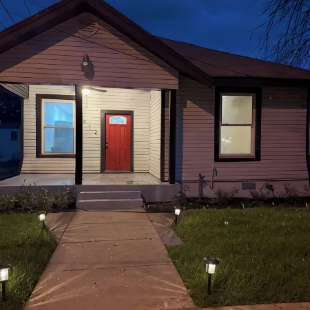 3-bedroom house in charming Waco with WiFi, AC. Start your getaway