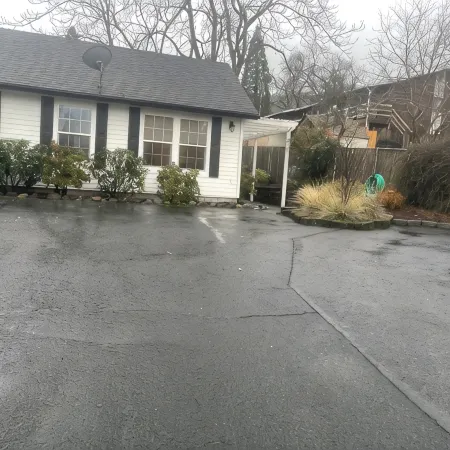 Charming carriage house in Ashland near downtown